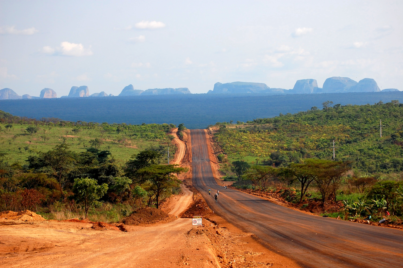 Onverharde weg in Angola