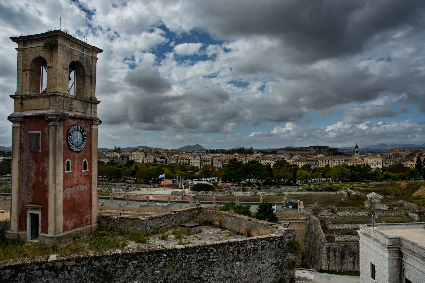 De Britse klokkentoren op het Venetiaanse fort op Corfu