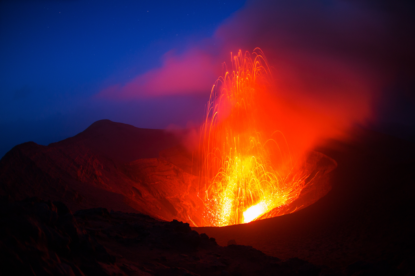 Uitbarstende vulkaan Mount Yasur op Tanna in Vanuatu