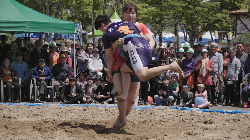 Deze jonge vrouwelijke Koreaanse worstelaars vechten tegen tradities en seksisme