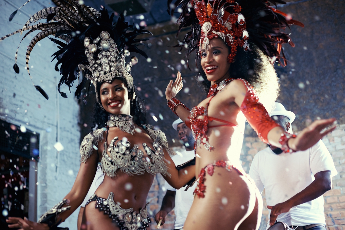 Danseressen dansen de samba in Rio de Janeiro