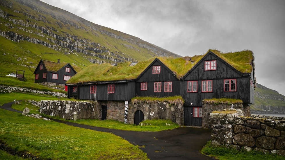 In deze 900 jaar oude boerderij werd de belangrijkste brief van de Faeröer geschreven