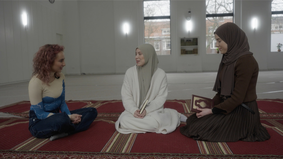 De Nederlandse Lara (22) bekeerde zich tot de islam: ‘Ook Henk en Ingrid kunnen moslim zijn’