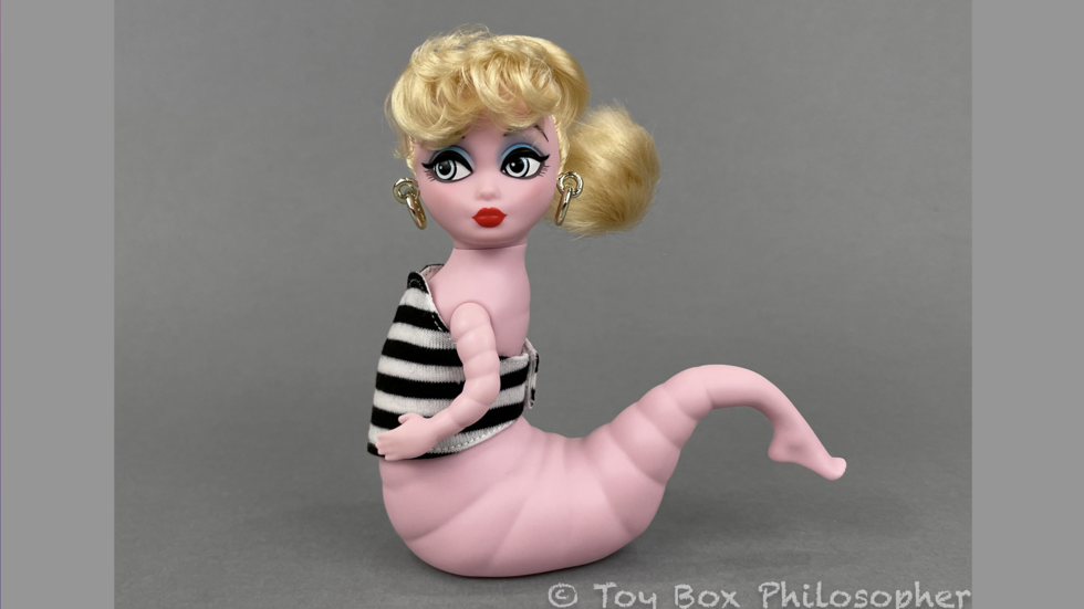 Ontmoet barbiepop Larvie: 'Ze biedt een ontsnapping uit de harde realiteit van het leven'